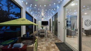 Outdoor dining - Beautiful 5 Star Villa With Private Pool on the Prestigious Reunion Resort and Spa, Orlando Mansion 4594 (Kissimmee)