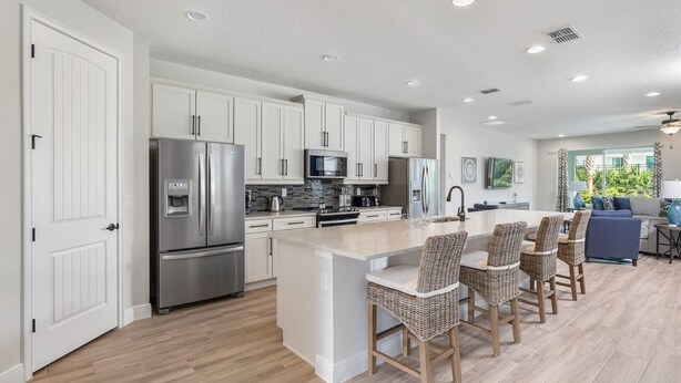 Microwave, oven, stovetop, dishwasher - Beautiful Villa With First Class Amenities on Encore Resort at Reunion, Orlando Villa 4461 (Kissimmee)