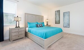 6 habitaciones y espacio para trabajar con laptop 