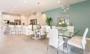 Microwave, oven, stovetop, dishwasher - Beautiful Villa With First Class Amenities on Encore Resort at Reunion, Orlando Villa 4456 (Kissimmee)