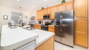 Microwave, oven, stovetop, dishwasher - Beautiful Villa on Windsor Hills Resort, Orlando Villa 4959 (Kissimmee)