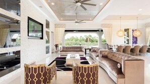 Unclassified image, 3 of 45, button - Beautiful 5 Star Villa With Private Pool on the Prestigious Reunion Resort and Spa, Orlando Mansion 4747 (Kissimmee)