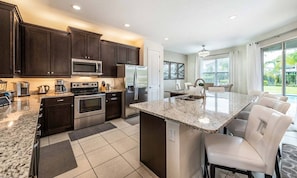 Mikrowelle, Ofen, Herdplatte, Geschirrspüler