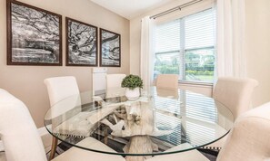 Microwave, oven, stovetop, dishwasher - Beautiful Villa With First Class Amenities on Encore Resort at Reunion, Orlando Villa 4705 (Kissimmee)