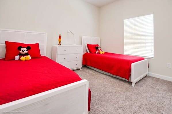 5 bedrooms, laptop workspace, free WiFi, bed sheets