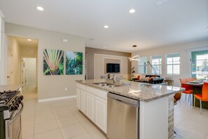 Microwave, oven, stovetop, dishwasher - Beautiful Villa With Private Pool, Close to Disney, Orlando Villa 3214 (Davenport)