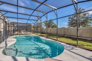 9 habitaciones, espacio para trabajar con laptop y ropa de cama 