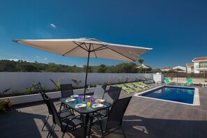 Outdoor dining - Cyprus Villa Minutes From the Beach, Protaras Villa 1195 (Paralimni)