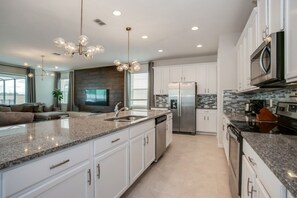 Microwave, oven, stovetop, dishwasher - Beautiful Mansion With Private Pool, Close to Disney, Orlando Mansion 3113 (Kissimmee)