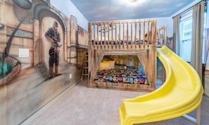 8 bedrooms, laptop workspace, free WiFi, bed sheets