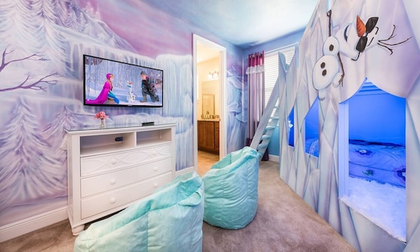 10 habitaciones y espacio para trabajar con laptop 