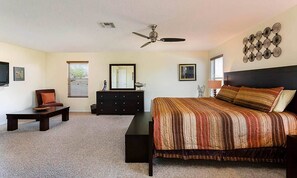 4 habitaciones, espacio para trabajar con laptop y internet 
