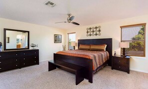 4 bedrooms, laptop workspace, Internet, bed sheets