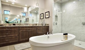 Combined shower/bathtub - Exclusive 5 Star Villa With Private Pool on Reunion Resort and Spa, Orlando Mansion 4634 (Kissimmee)