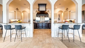 Private kitchen - Exclusive Mansion With Large Private Pool on Reunion Resort and Spa, Orlando Mansion 4742 (Kissimmee)