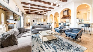 Living area - Exclusive Mansion With Large Private Pool on Reunion Resort and Spa, Orlando Mansion 4742 (Kissimmee)