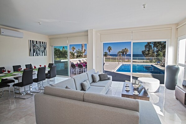 المنشأة من الداخل