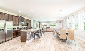 Microwave, oven, stovetop, dishwasher - Beautiful 5 Star Villa on Encore Resort at Reunion With Large Private Pool, Orlando Villa 4518 (Kissimmee)