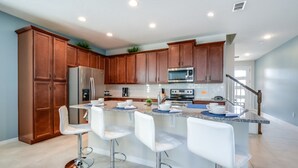 Microwave, oven, stovetop, dishwasher - 5 Star Villa Close to Disney Orlando Townhome 2585 (Kissimmee)