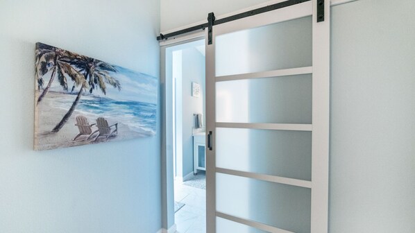 4 chambres, espace de travail pour ordinateurs portables