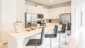 Microwave, oven, stovetop, dishwasher - Beautiful Villa With First Class Amenities on Encore Resort at Reunion, Orlando Villa 4494 (Kissimmee)