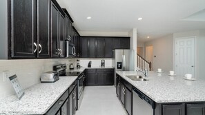 Villa (6 Bedrooms) | Property amenity