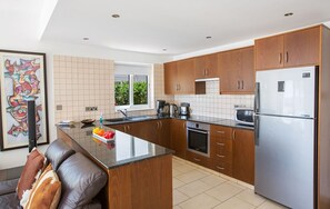 Micro-ondes, four, plaque de cuisson, lave-vaisselle