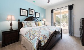 10 間臥室、筆電工作空間、床單