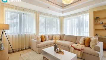 Appartement Familial | Coin séjour | Télévision à écran plat de 55 pouces avec chaînes par câble, télévision