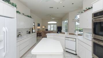 Microwave, oven, kompor, dan mesin pencuci piring