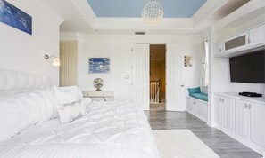 4 habitaciones y espacio para trabajar con laptop