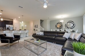 TV - 5 Star Villa Close to Disney, Orlando Mansion 2542 (Davenport)