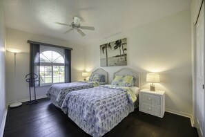 3 bedrooms, laptop workspace, bed sheets - Luxury 5 Star Villa on Charlotte Harbor, Charlotte County Villa 1000 (Placida)