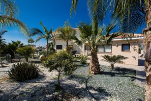 Property grounds - Beautiful Protaras Villa With Private Pool, 1300 (Paralimni)