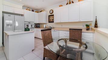 Microwave, oven, kompor, dan mesin pencuci piring