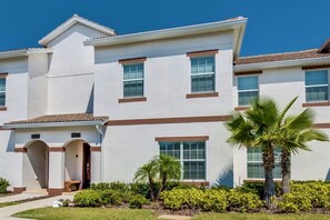 Villa (4 Bedrooms) | Front of property