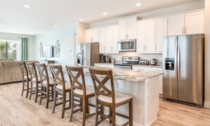 Microwave, oven, stovetop, dishwasher - Beautiful Villa With First Class Amenities on Encore Resort at Reunion, Orlando Villa 5438 (Kissimmee)