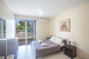 2 bedrooms, laptop workspace, iron/ironing board, free WiFi