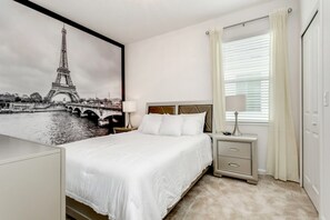 8 Schlafzimmer, laptopgeeigneter Arbeitsplatz, Bettwäsche