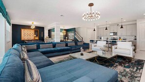 8 Schlafzimmer, laptopgeeigneter Arbeitsplatz, Bettwäsche