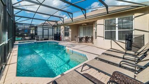 5 bedrooms, laptop workspace, free WiFi, bed sheets