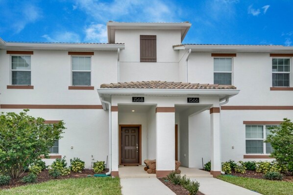 Vila (4 Bedrooms) | Bagian depan properti