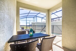 Villa (4 Bedrooms) | Property amenity