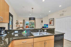 Microwave, oven, stovetop, dishwasher - Perfect Townhome on Enchantada Resort Orlando Townhome 5495 (Kissimmee)