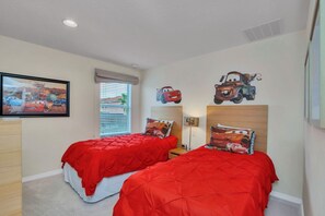 2 bedrooms, laptop workspace, bed sheets