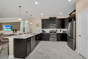 Microwave, oven, stovetop, dishwasher - 5 Star Villa Close to Disney, Orlando Mansion 5050 (Kissimmee)