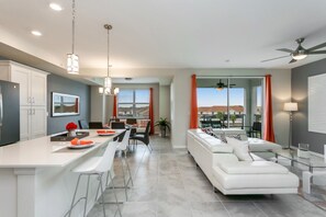 Microwave, oven, stovetop, dishwasher - 5star Villas Apartment, Orlando Apartment 3150 (Kissimmee)