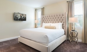 8 bedrooms, laptop workspace, bed sheets