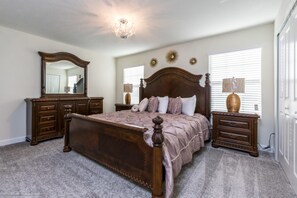 4 Schlafzimmer, laptopgeeigneter Arbeitsplatz, WLAN, Bettwäsche
