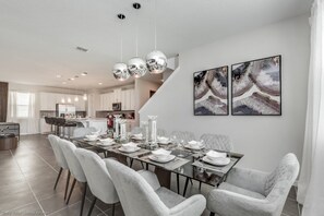 9 bedrooms, laptop workspace, bed sheets - Luxury 9 Bedroom Villa on Solara Resort, Orlando Villa 2848 (Kissimmee)